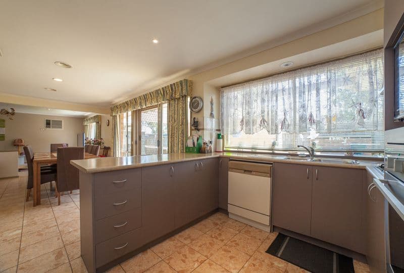 106 Cairns Road, Hampton Park VIC 3976, Hampton Park - Thumbnail 8