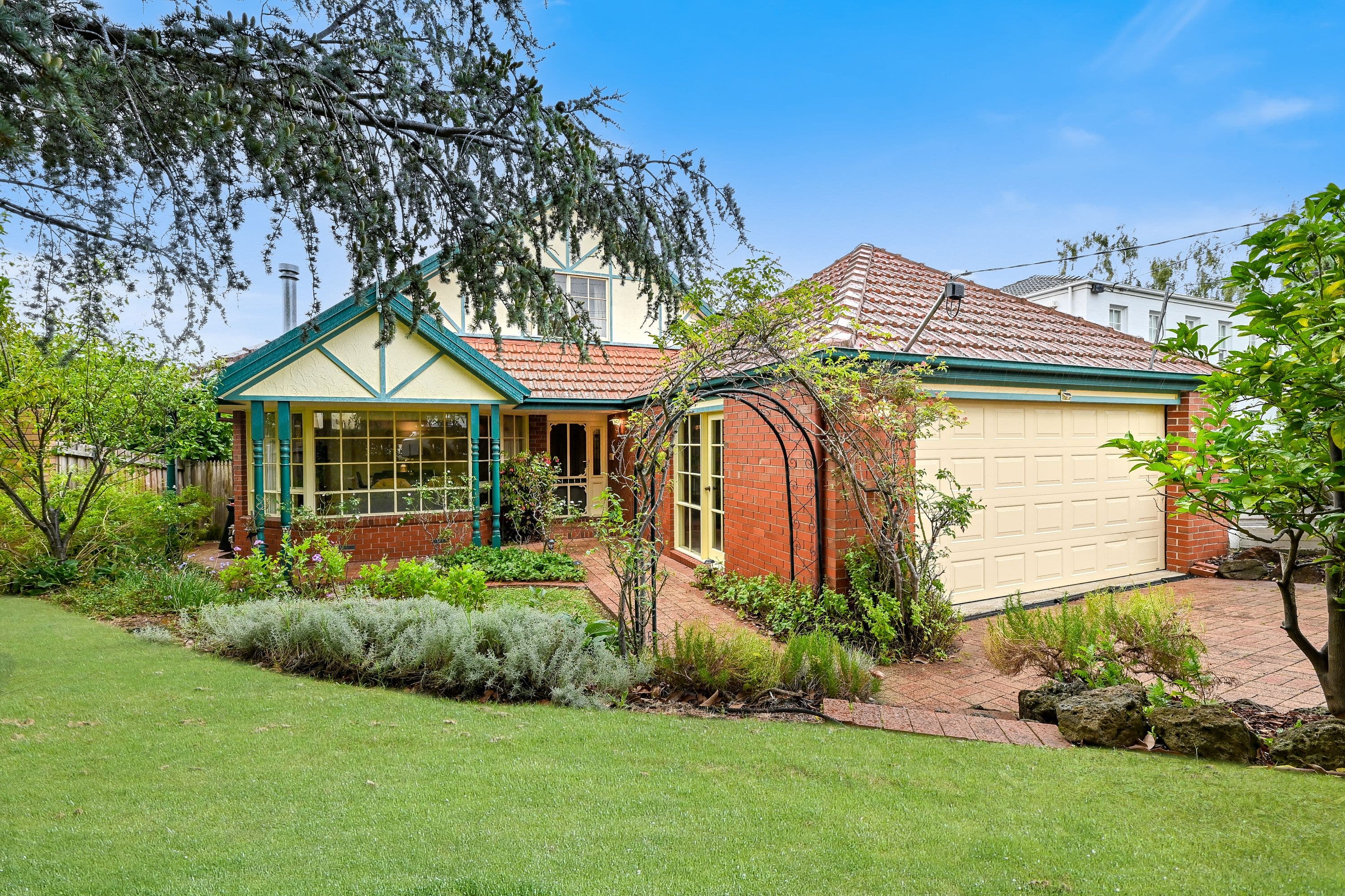 4 Dunsmuir Drive, Mount Waverley VIC 3149, Mount Waverley - Image 1