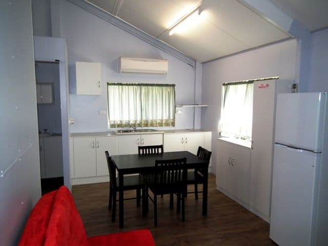 108 Rifle Range Road, SAPPHIRE QLD 4702, Sapphire Central - Thumbnail 3