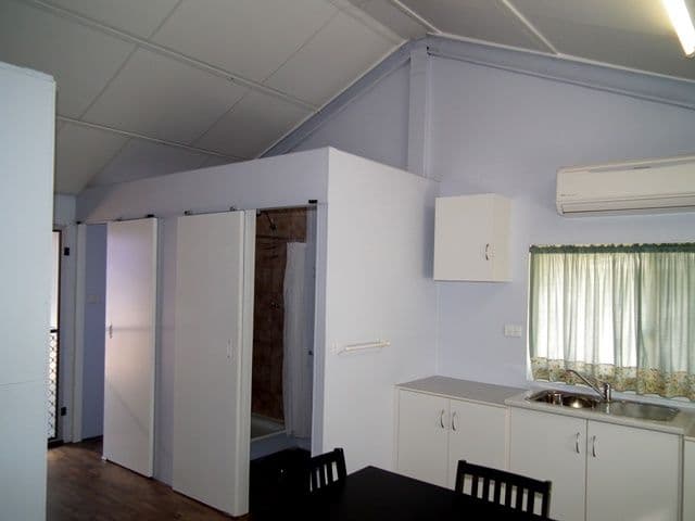 108 Rifle Range Road, SAPPHIRE QLD 4702, Sapphire Central - Thumbnail 4