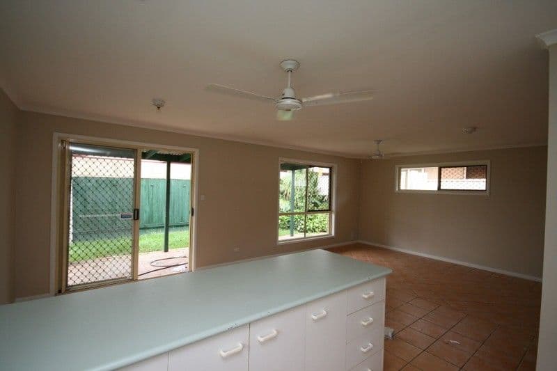 33 Crelga Court, MERRIMAC QLD 4226, Merrimac - Thumbnail 5