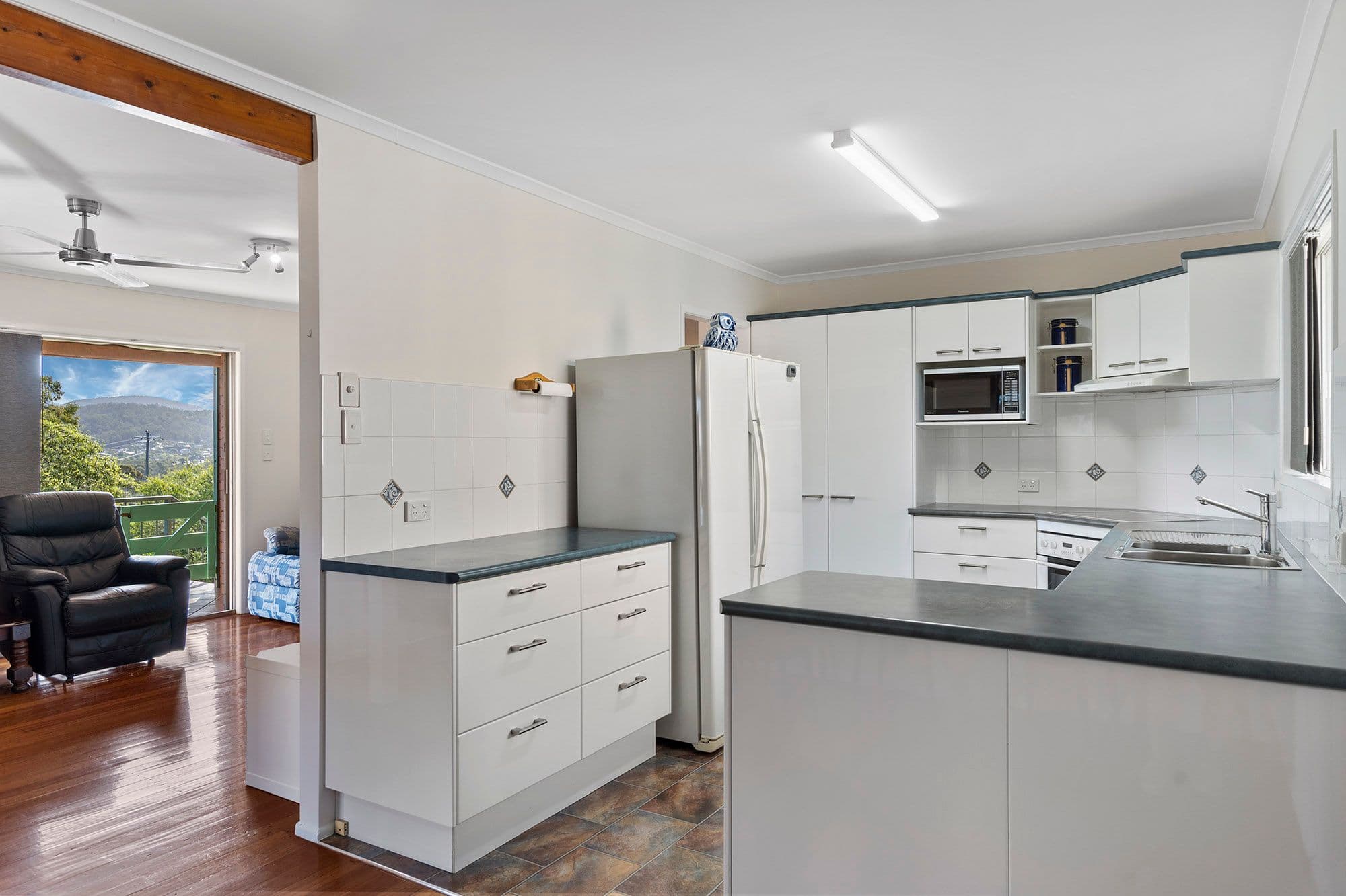 6 Caesar Road, Ferny Hills QLD 4055, Ferny Hills - Thumbnail 3