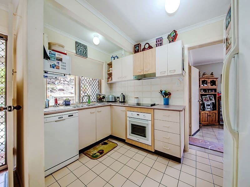 3 Cherbourg Court, PETRIE QLD 4502, Petrie - Thumbnail 5