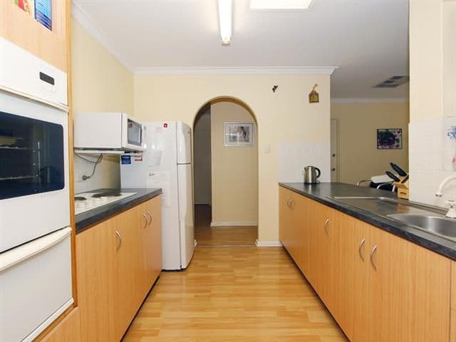 32 Chevalier Way, THORNLIE WA 6108, Thornlie - Thumbnail 4