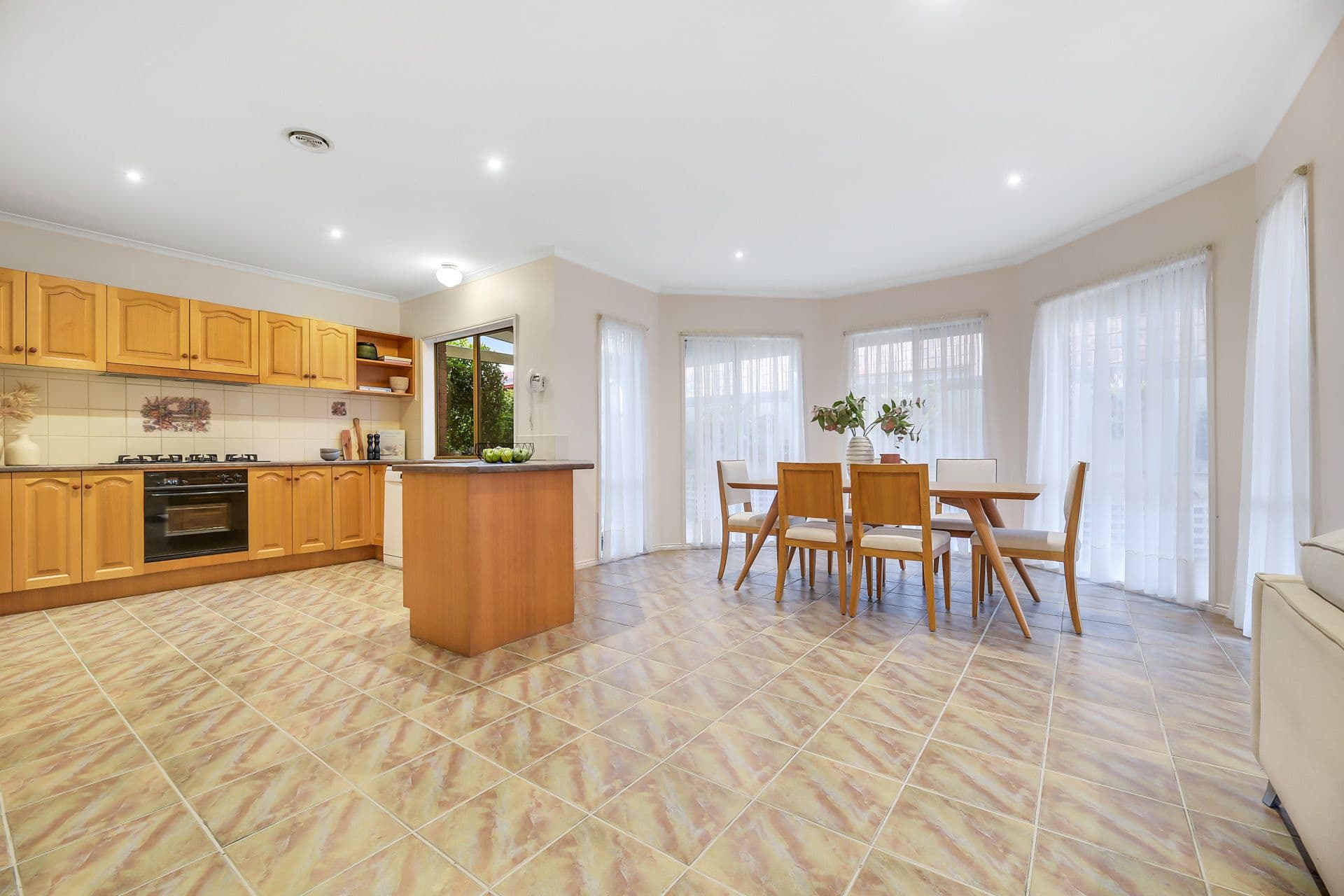 6 Floral Gardens, Narre Warren South VIC 3805, Narre Warren South - Thumbnail 2
