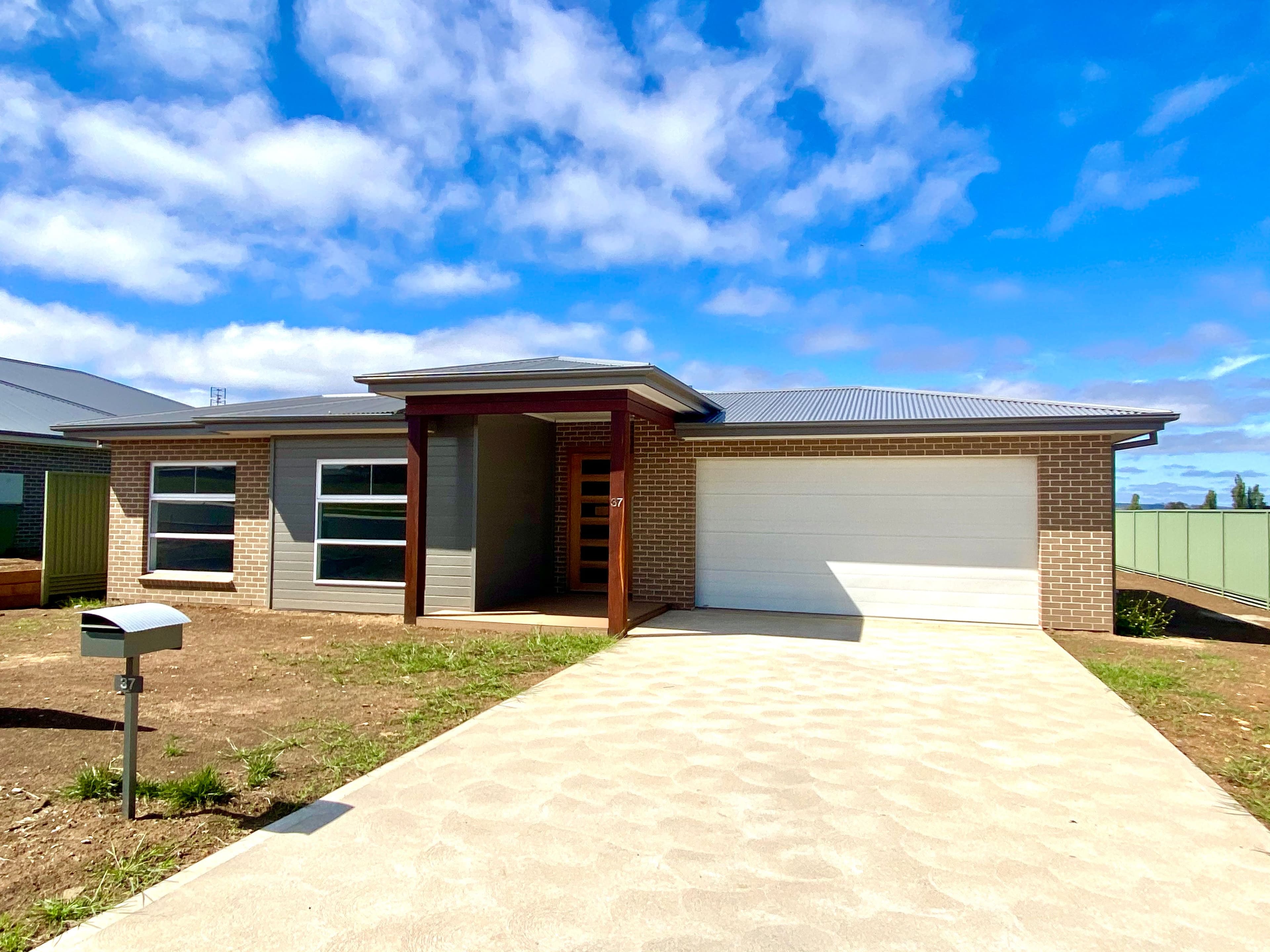 37 Springfield Street, Oberon NSW 2787, Oberon - Image 1