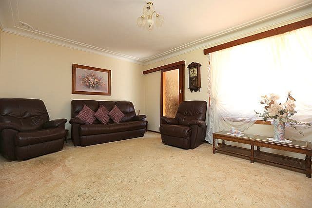 13 Surrey Avenue, GEORGES HALL NSW 2198, Georges Hall - Thumbnail 2