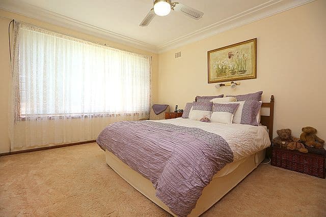 13 Surrey Avenue, GEORGES HALL NSW 2198, Georges Hall - Thumbnail 6