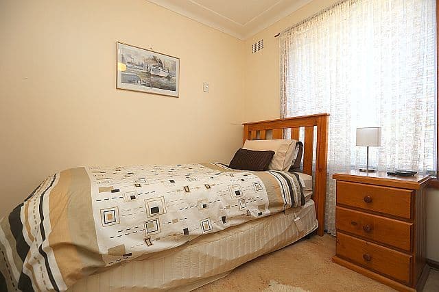 13 Surrey Avenue, GEORGES HALL NSW 2198, Georges Hall - Thumbnail 8