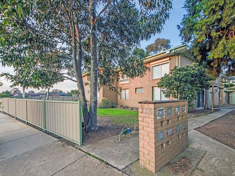 128 East Esplanade, St Albans VIC 3021, St Albans - Thumbnail 4