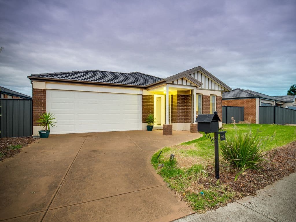 20 Fernhurst Avenue, Derrimut VIC 3030, Derrimut - Thumbnail 2