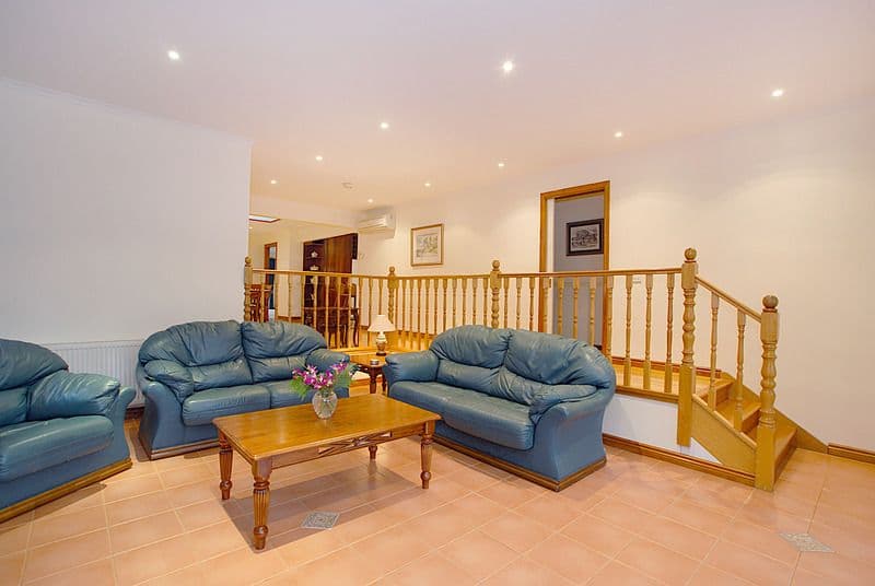 54 Cornelius Drive, Wantirna South VIC 3152, Wantirna South - Thumbnail 4