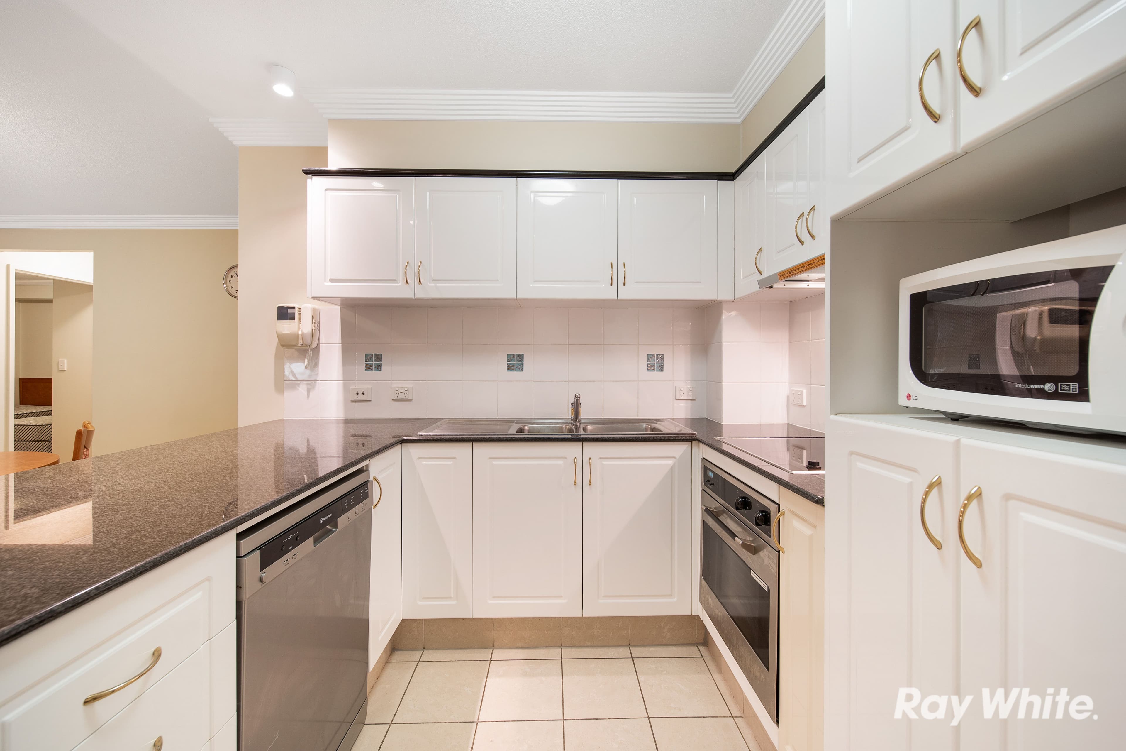 9 Murrajong Road (Springwood Tower Apartment Hotel), Springwood QLD 4127, Springwood - Thumbnail 6