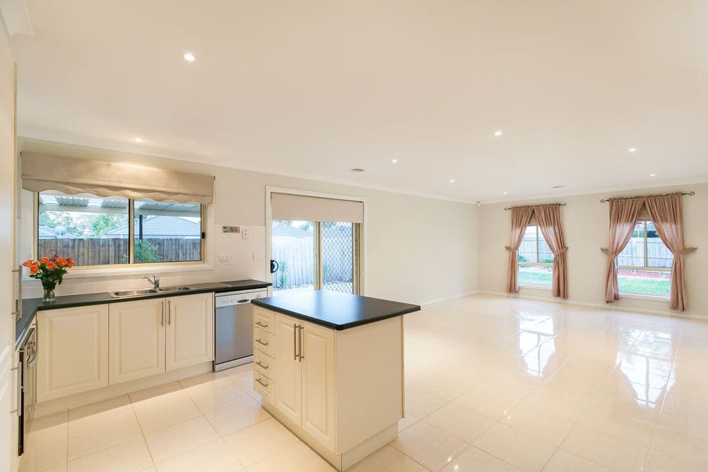 14 Chandler Drive, SOUTH MORANG VIC 3752, South Morang - Thumbnail 4