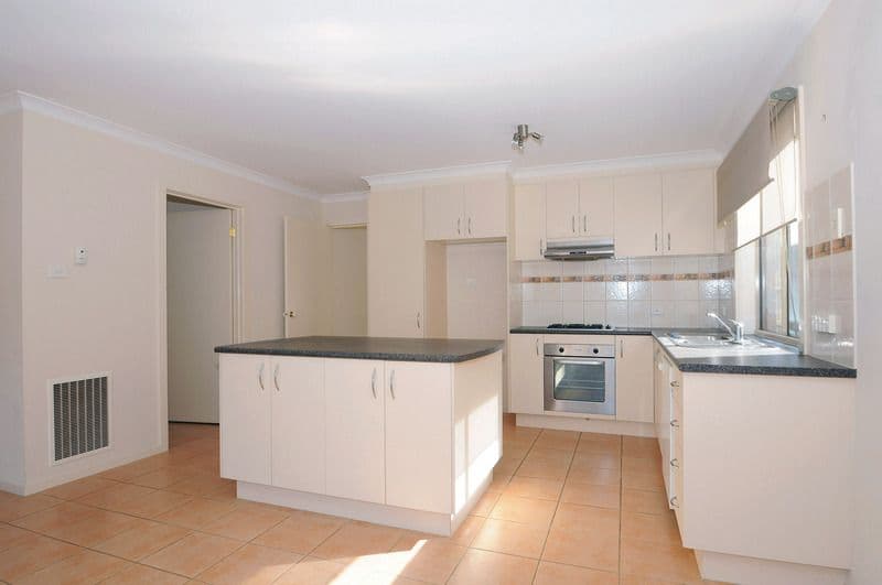 12 Bushy Park Place, CARRUM DOWNS VIC 3201, Carrum Downs - Thumbnail 2