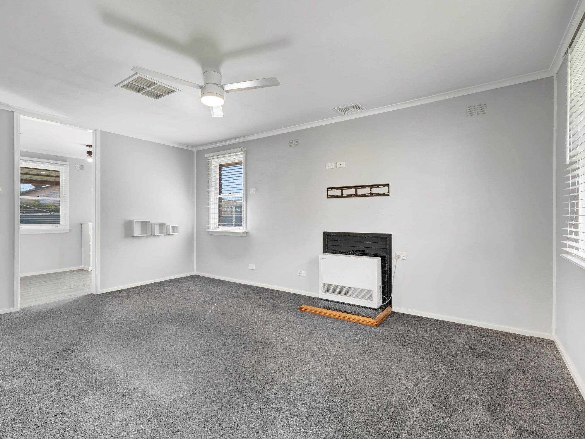 989 Captain Cook Drive, North Albury NSW 2640, North Albury - Thumbnail 2