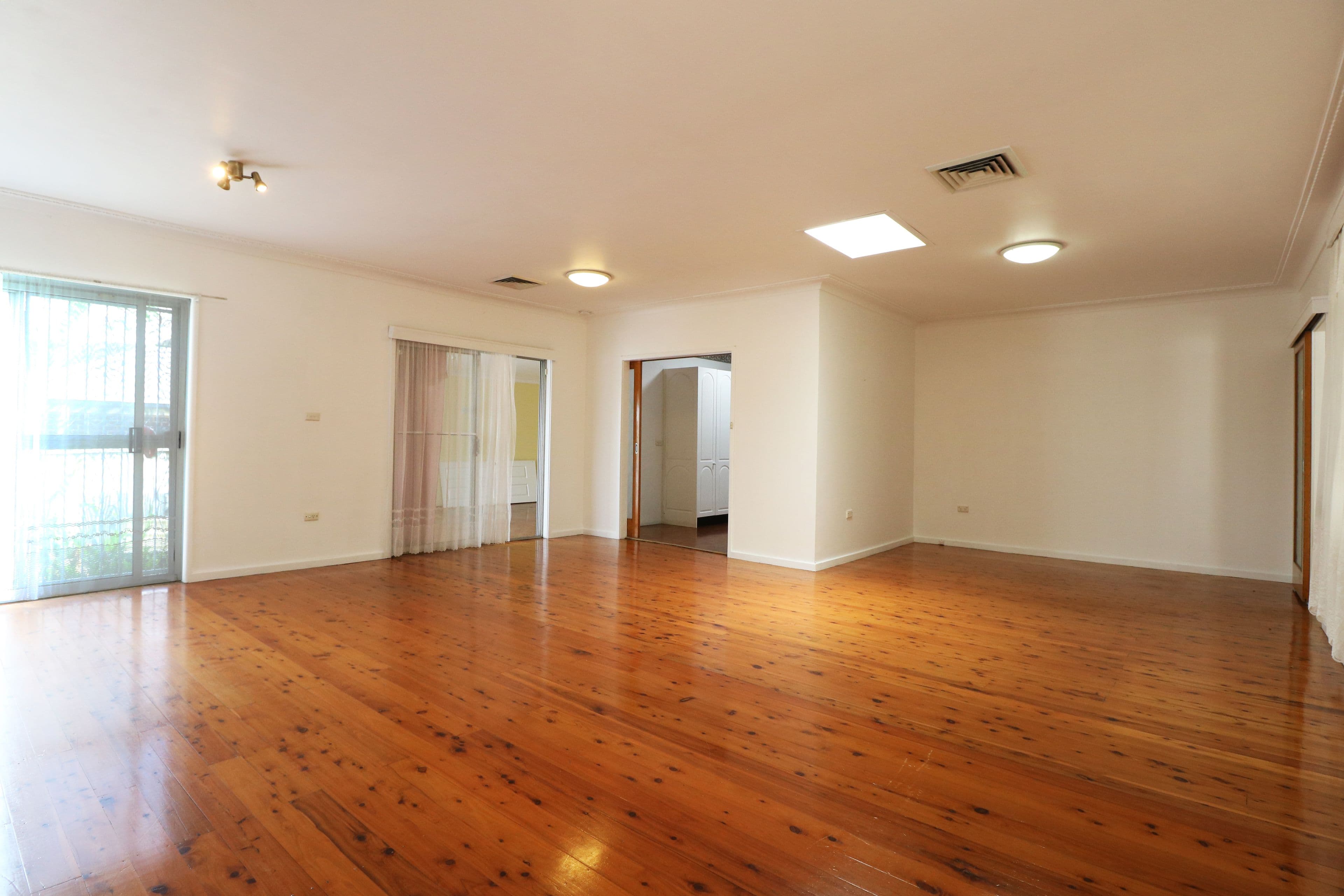 1 Kelly Place, Mount Pritchard - Thumbnail 2