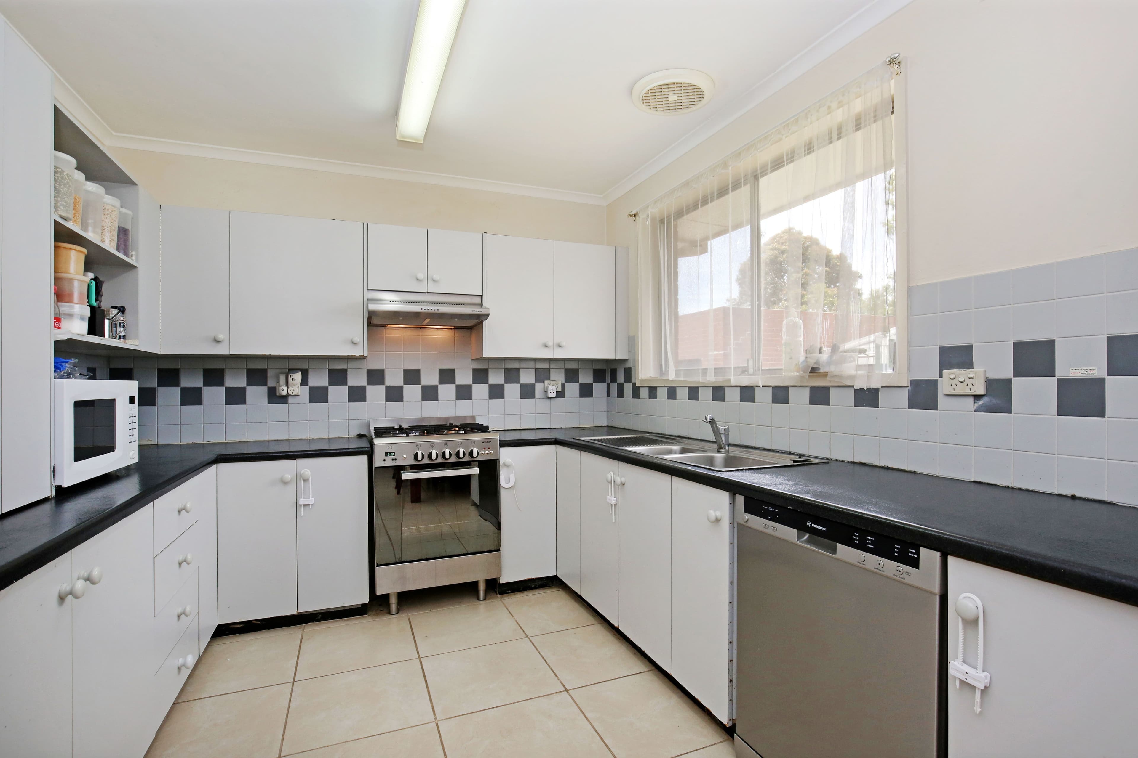 29 Regal Avenue, Thomastown VIC 3074, Thomastown - Thumbnail 2