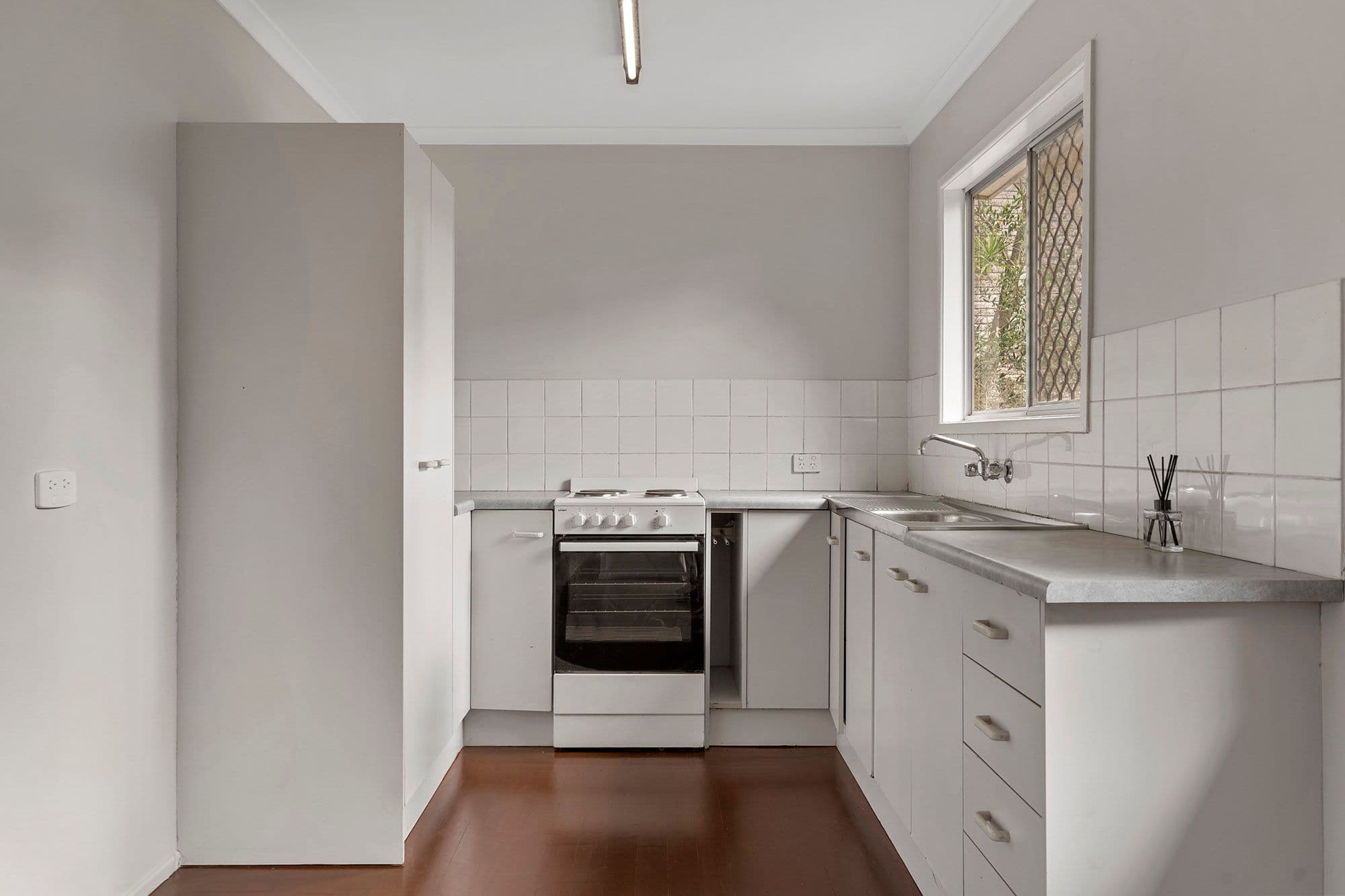 10 Stuart Street, Woodridge QLD 4114, Woodridge - Thumbnail 2