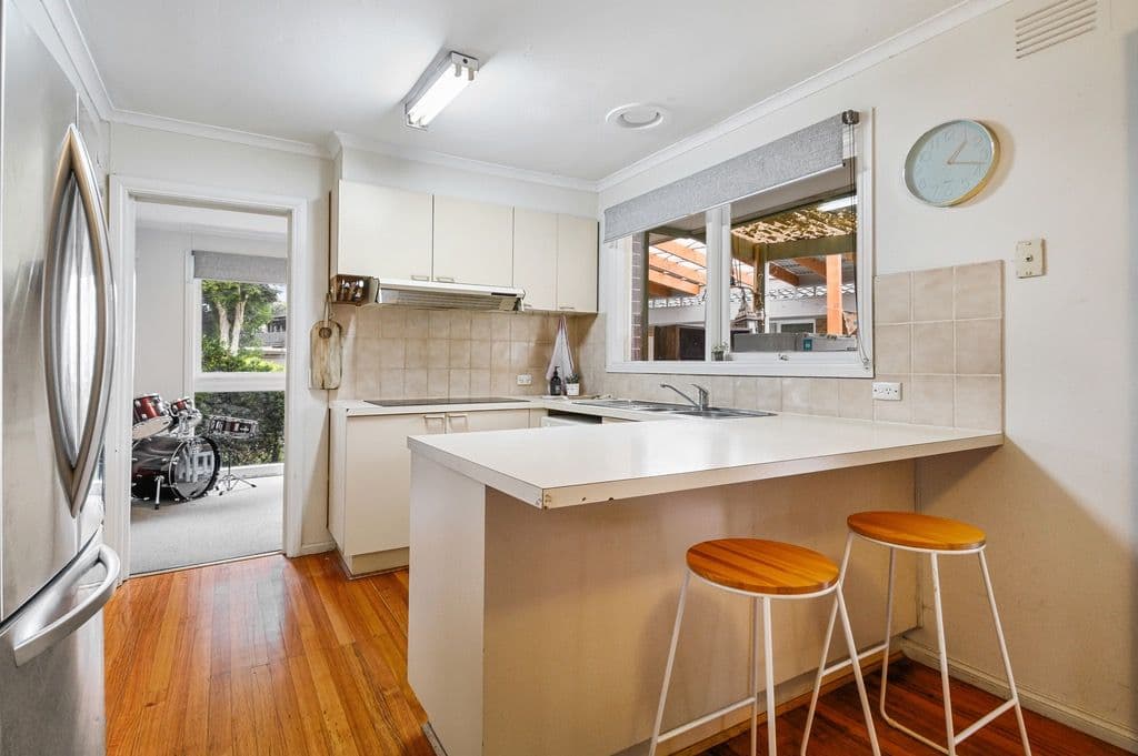 15 Arkarra Court, Mooroolbark VIC 3138, Mooroolbark - Thumbnail 2