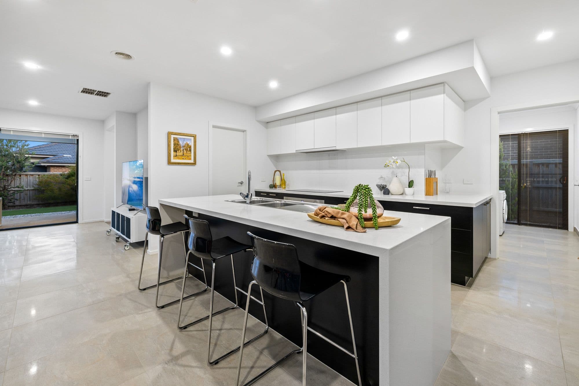 10 Taworri Crescent, Werribee VIC 3030, Werribee - Thumbnail 6