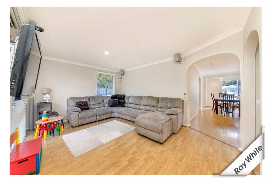 4 Moulder Court, CHARNWOOD ACT 2615, Charnwood - Thumbnail 2