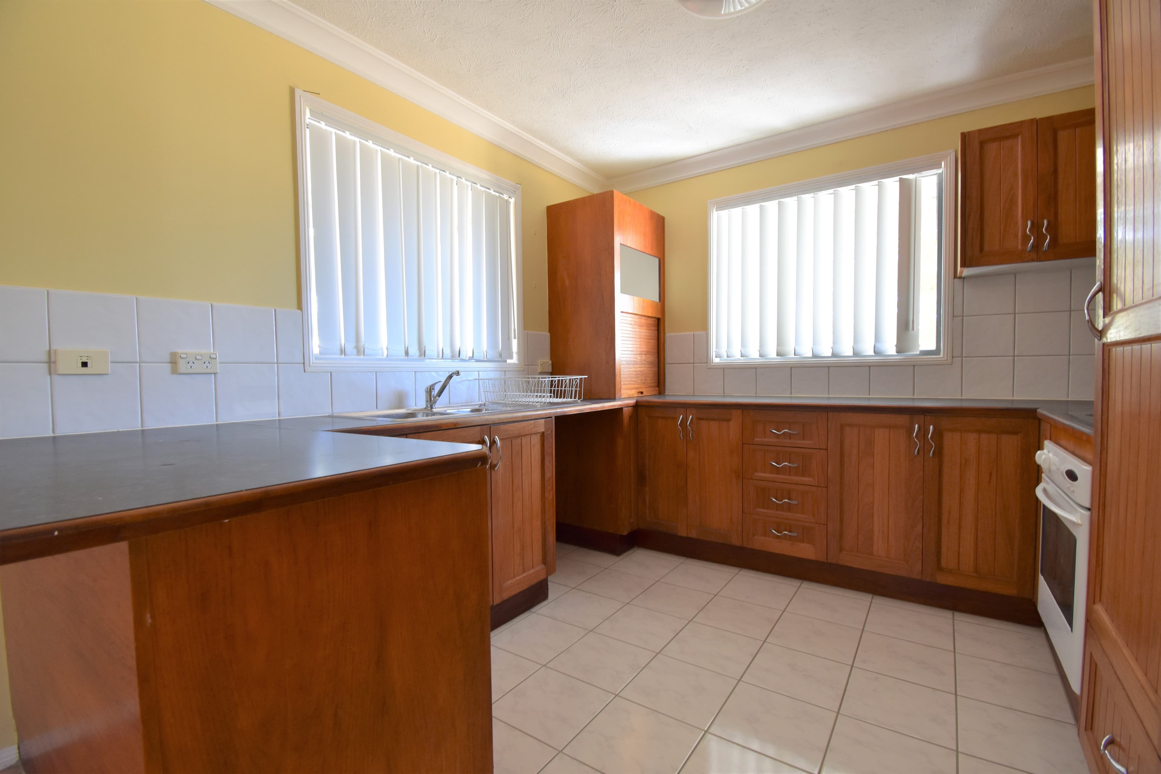 66 Gull Street, Longreach QLD 4730, Longreach - Thumbnail 3