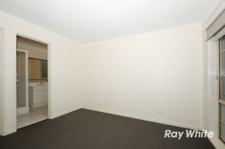 28 Seacombe Place, CRANBOURNE EAST VIC 3977, Cranbourne - Thumbnail 5