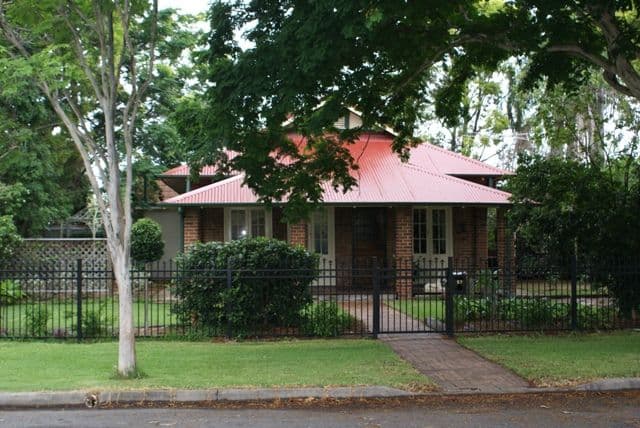 27 Strong Avenue, GRACEVILLE QLD 4075, Graceville - Image 1