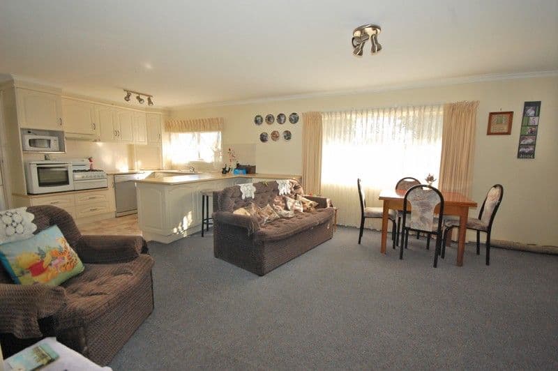 10 Bellbird Street, COLEAMBALLY NSW 2707, Coleambally - Thumbnail 3