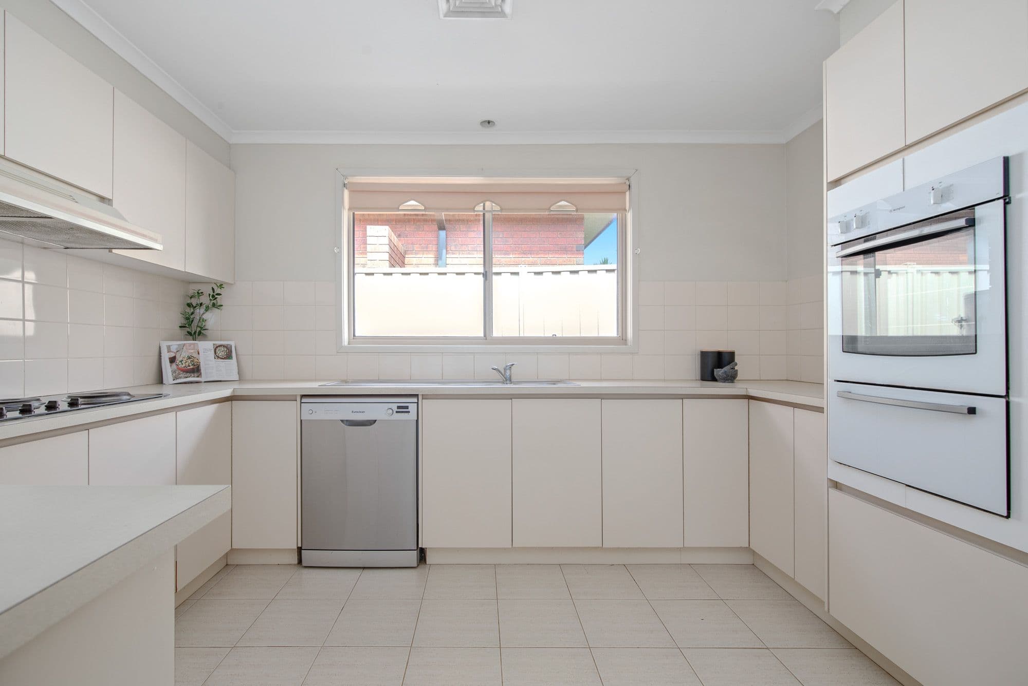 22 Jacqueline Close, Werribee VIC 3030, Werribee - Thumbnail 3