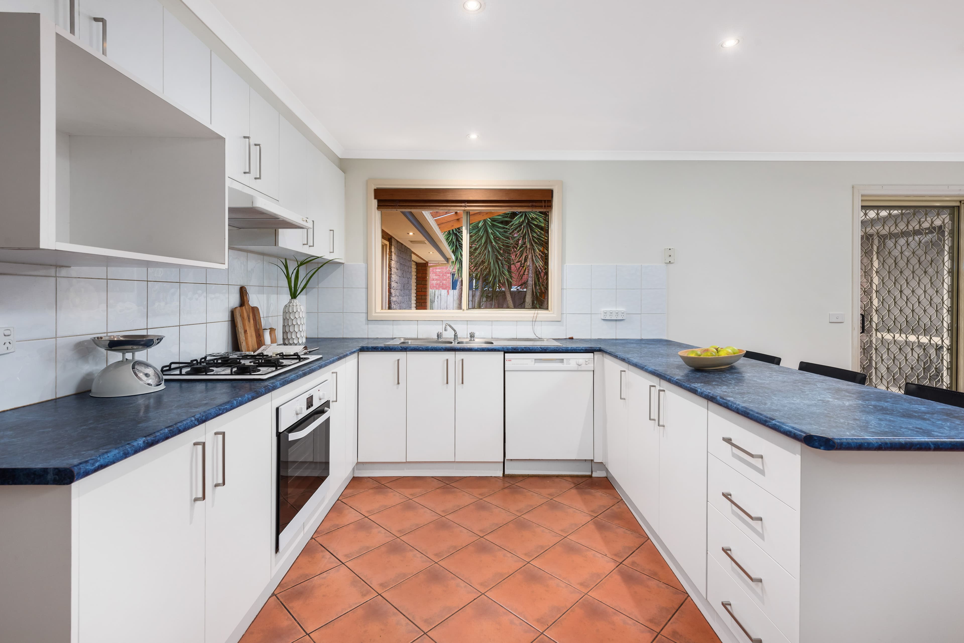2 Whitegum Way, Bundoora VIC 3083, Bundoora - Thumbnail 3