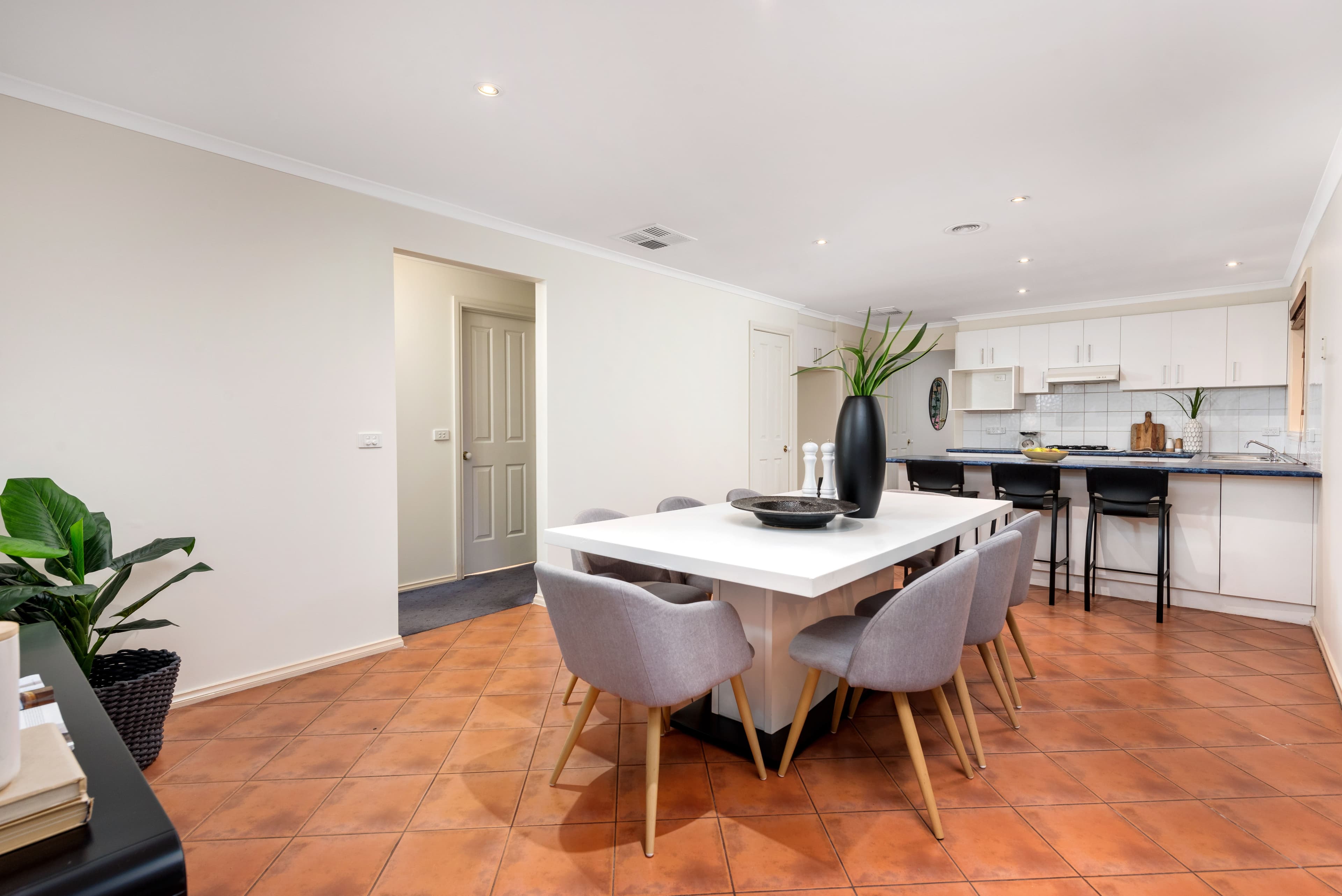 2 Whitegum Way, Bundoora VIC 3083, Bundoora - Thumbnail 4