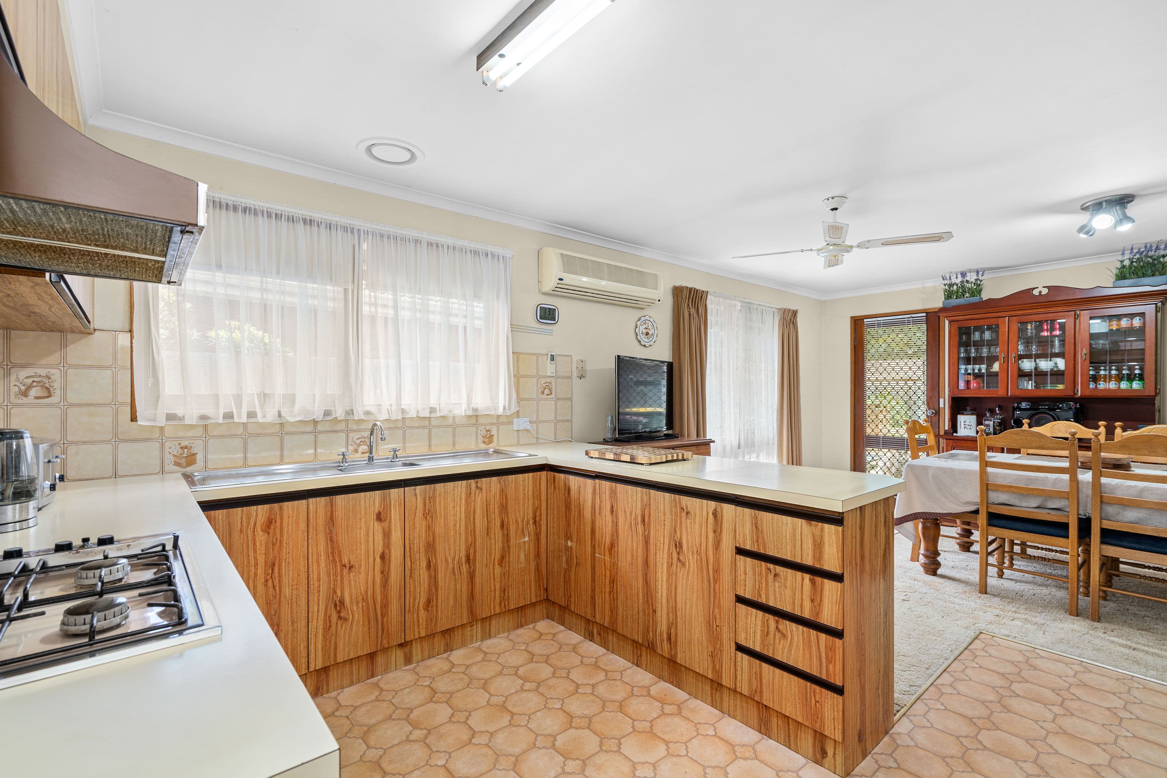 6 Cameron Crescent, Lara VIC 3212, Lara - Thumbnail 3
