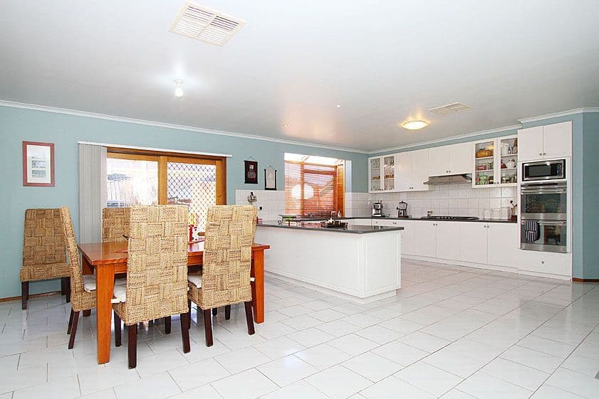 10 Telopea Crescent, MILL PARK VIC 3082, Mill Park - Thumbnail 3