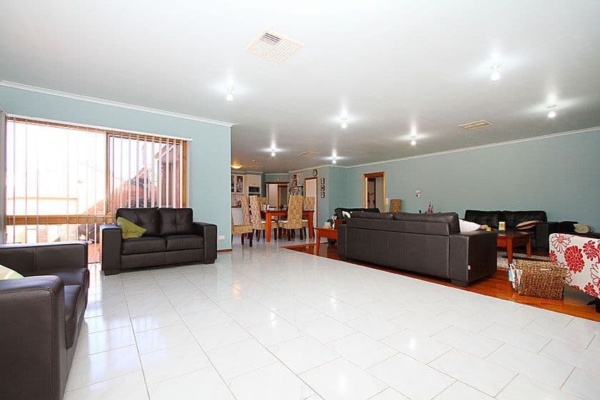 10 Telopea Crescent, MILL PARK VIC 3082, Mill Park - Thumbnail 8
