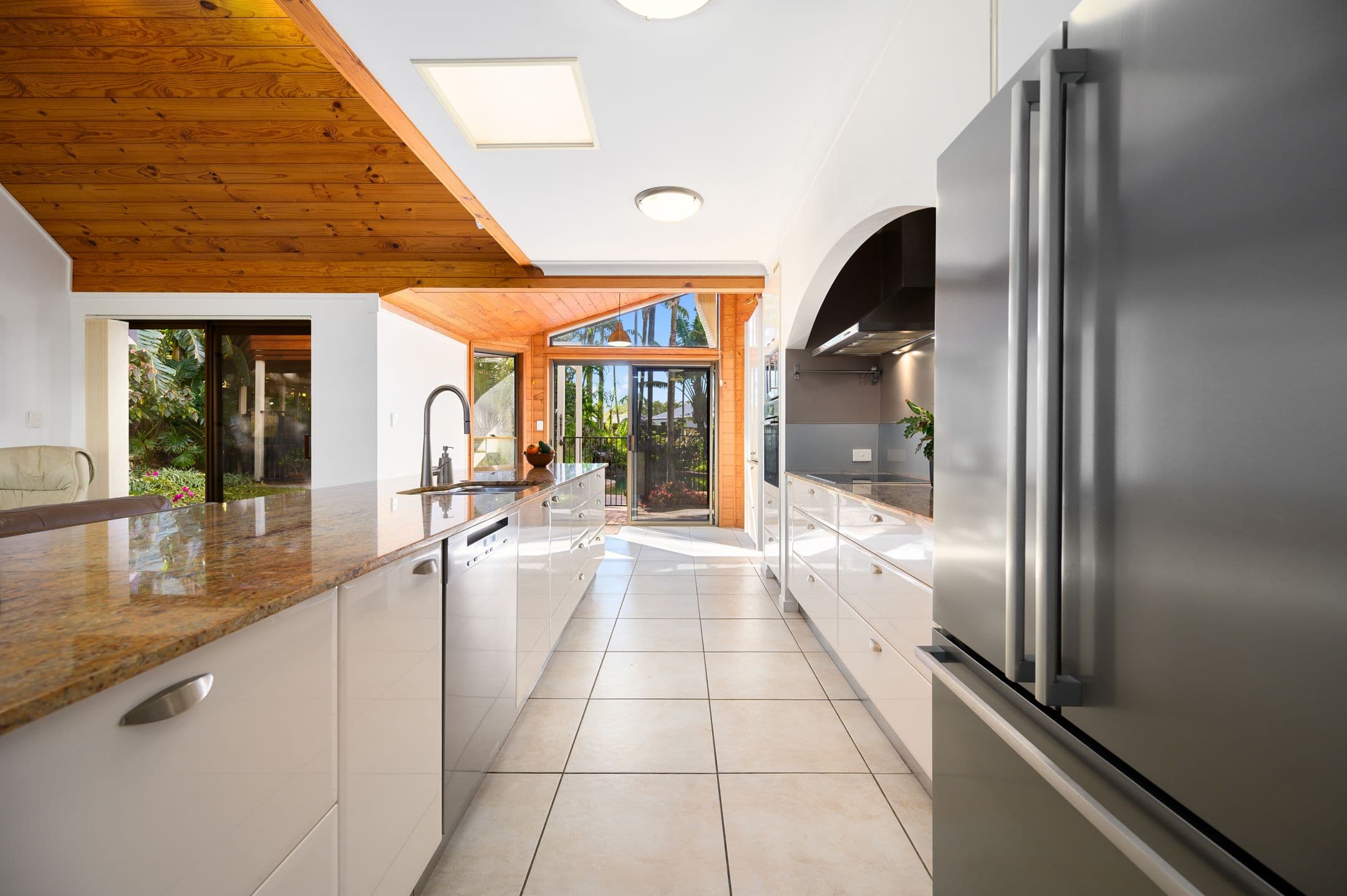 92A Ridgeway Avenue, Southport QLD 4215, Southport - Thumbnail 7