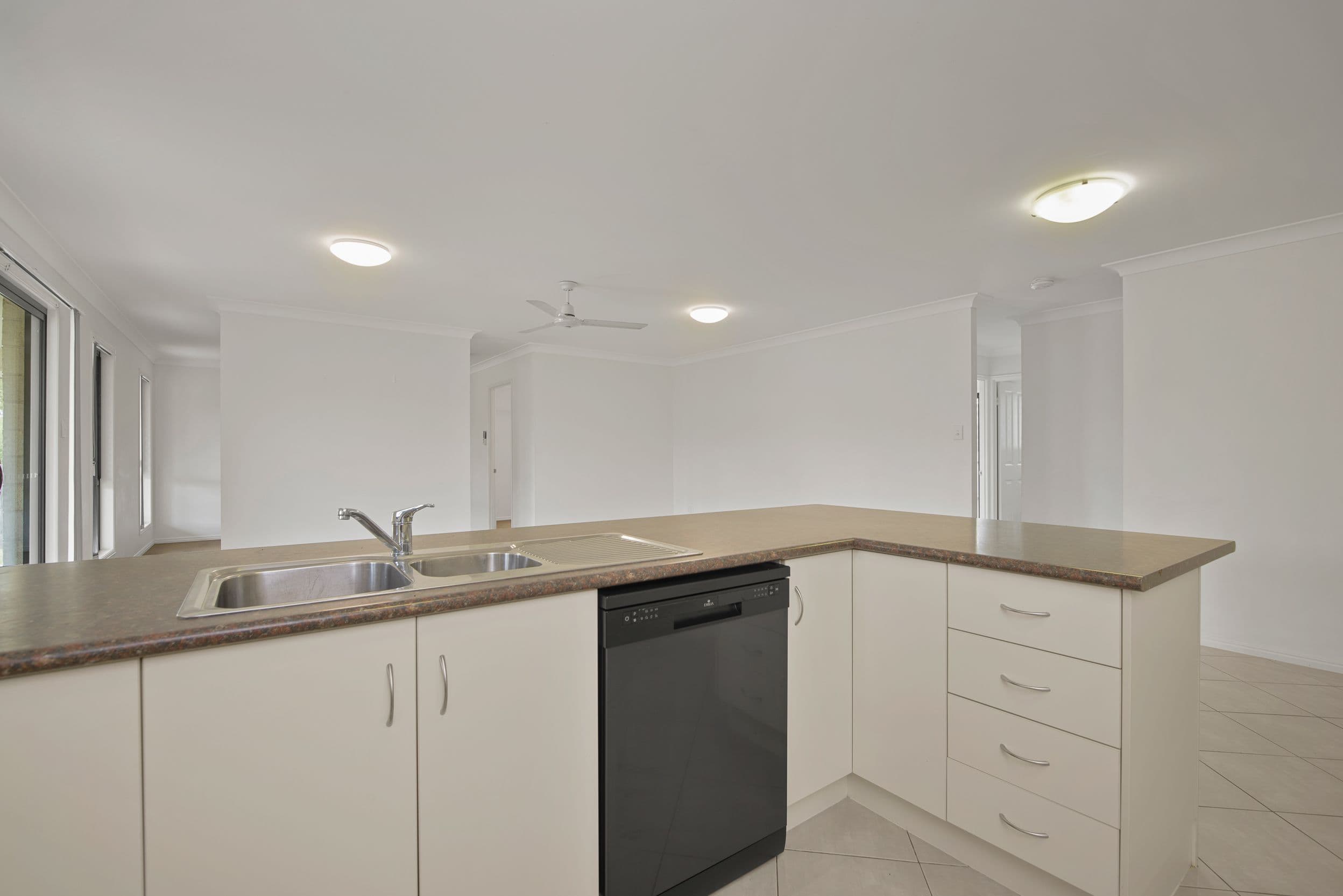 6 Stoneybrook Drive, Glen Eden QLD 4680, Glen Eden - Thumbnail 3
