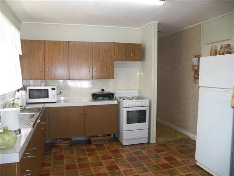 36 Wistari Street, CLINTON QLD 4680, Clinton - Thumbnail 2