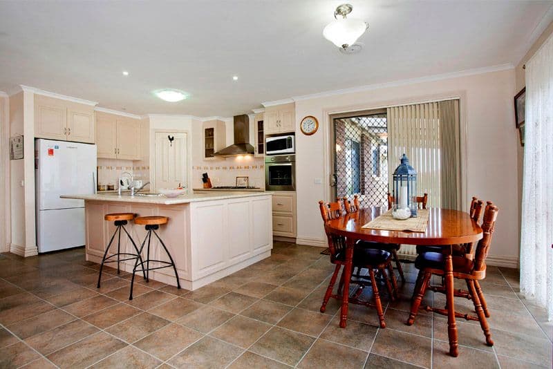 38 Paratone Crescent, ST ALBANS PARK VIC 3219, St Albans Park - Thumbnail 3