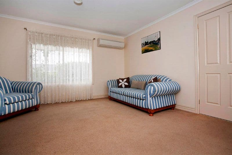 38 Paratone Crescent, ST ALBANS PARK VIC 3219, St Albans Park - Thumbnail 6