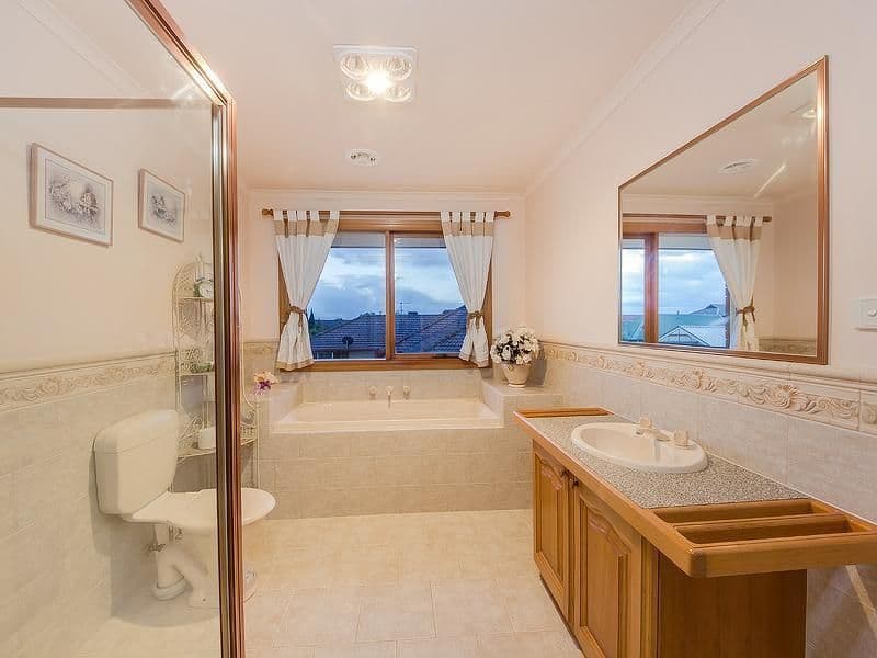 1 Grove Hall Place, Caroline Springs VIC 3023, Caroline Springs - Thumbnail 3