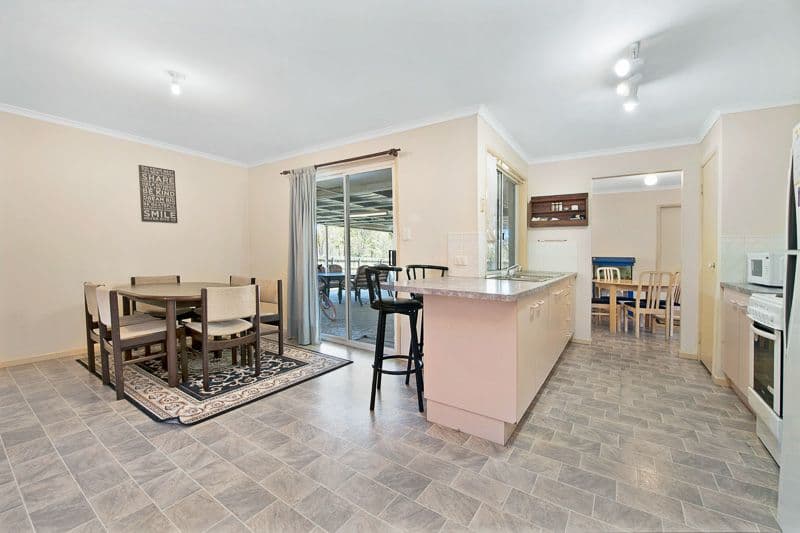 11 Nancy Court, DECEPTION BAY QLD 4508, Deception Bay - Thumbnail 2