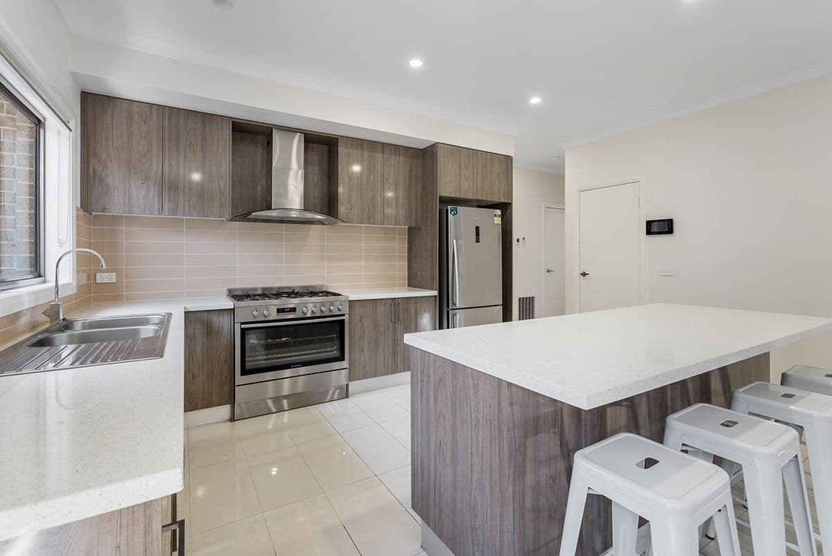 6 Rouge Way, Craigieburn VIC 3064, Craigieburn - Thumbnail 2
