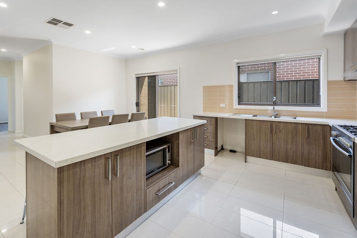 6 Rouge Way, Craigieburn VIC 3064, Craigieburn - Thumbnail 3
