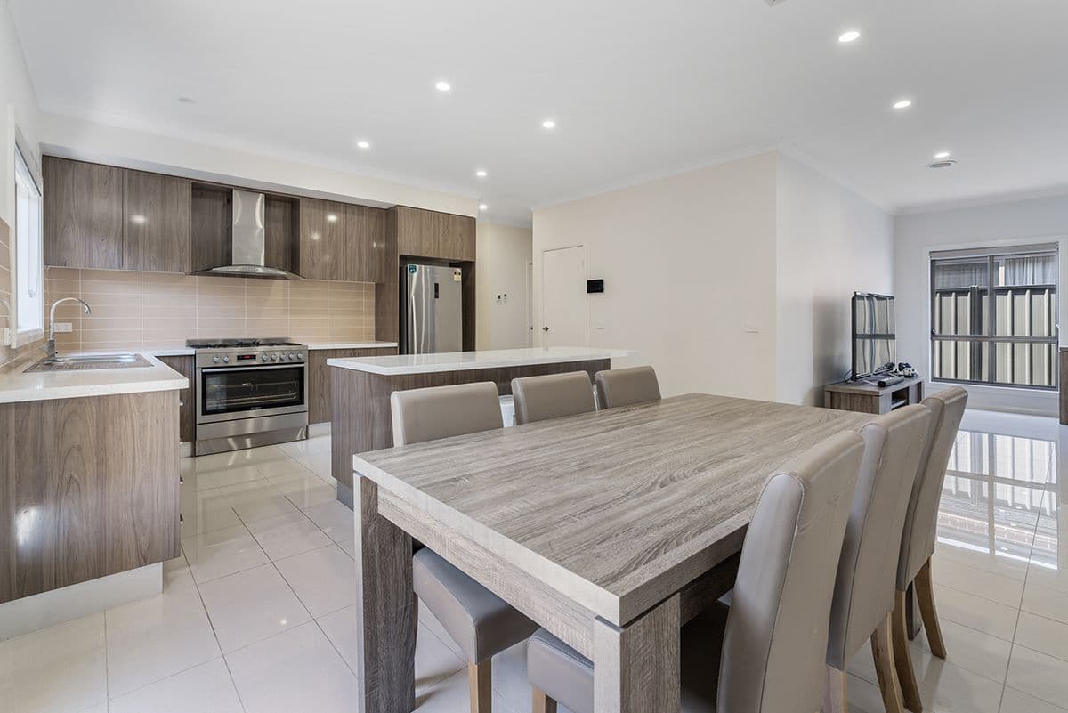 6 Rouge Way, Craigieburn VIC 3064, Craigieburn - Thumbnail 4