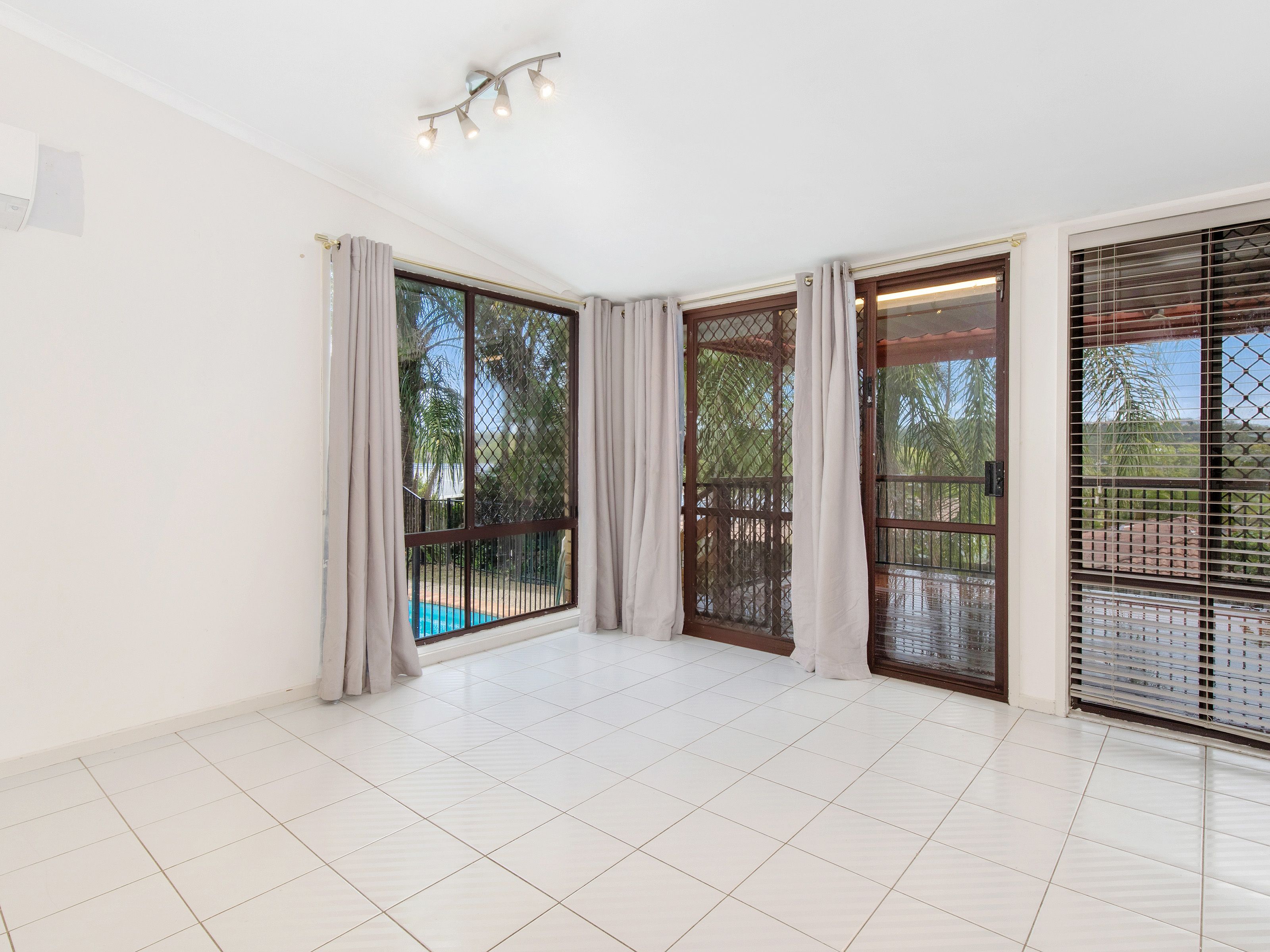 7 Katoomba Court, Helensvale QLD 4212, Helensvale - Thumbnail 6