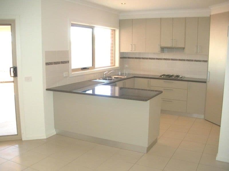 4 Anne Cox Drive, RED CLIFFS VIC 3496, Red Cliffs - Thumbnail 2