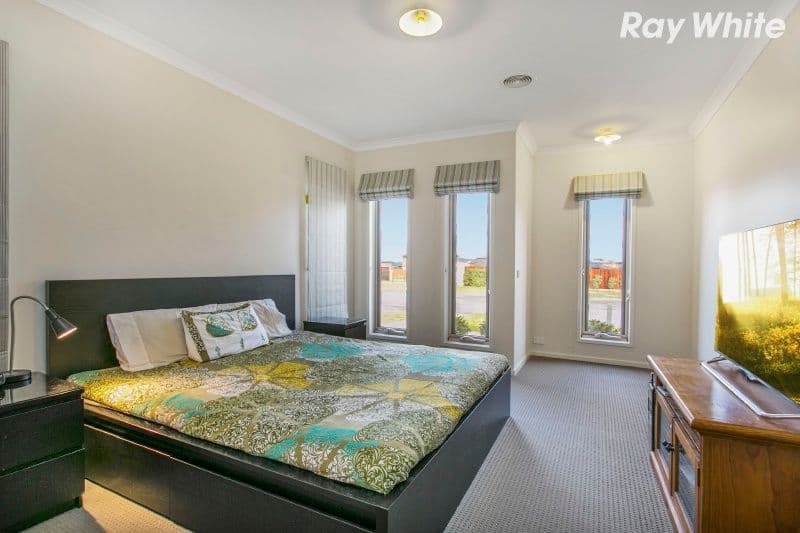 50 Arbourlea Boulevard, Cranbourne North VIC 3977, Cranbourne North - Thumbnail 2