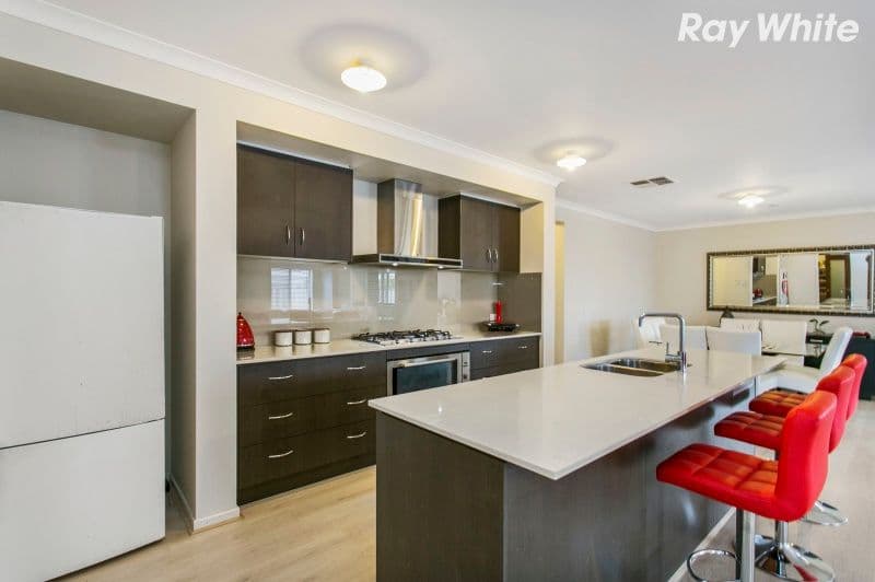 50 Arbourlea Boulevard, Cranbourne North VIC 3977, Cranbourne North - Thumbnail 3